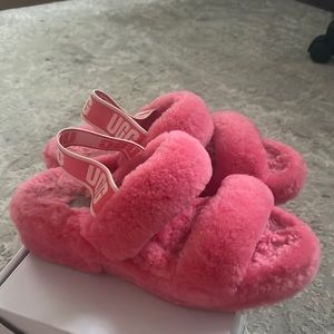 Hot pink Ugg slippers. UGG fluff yeah slingback sandal in hot pink! Size 6